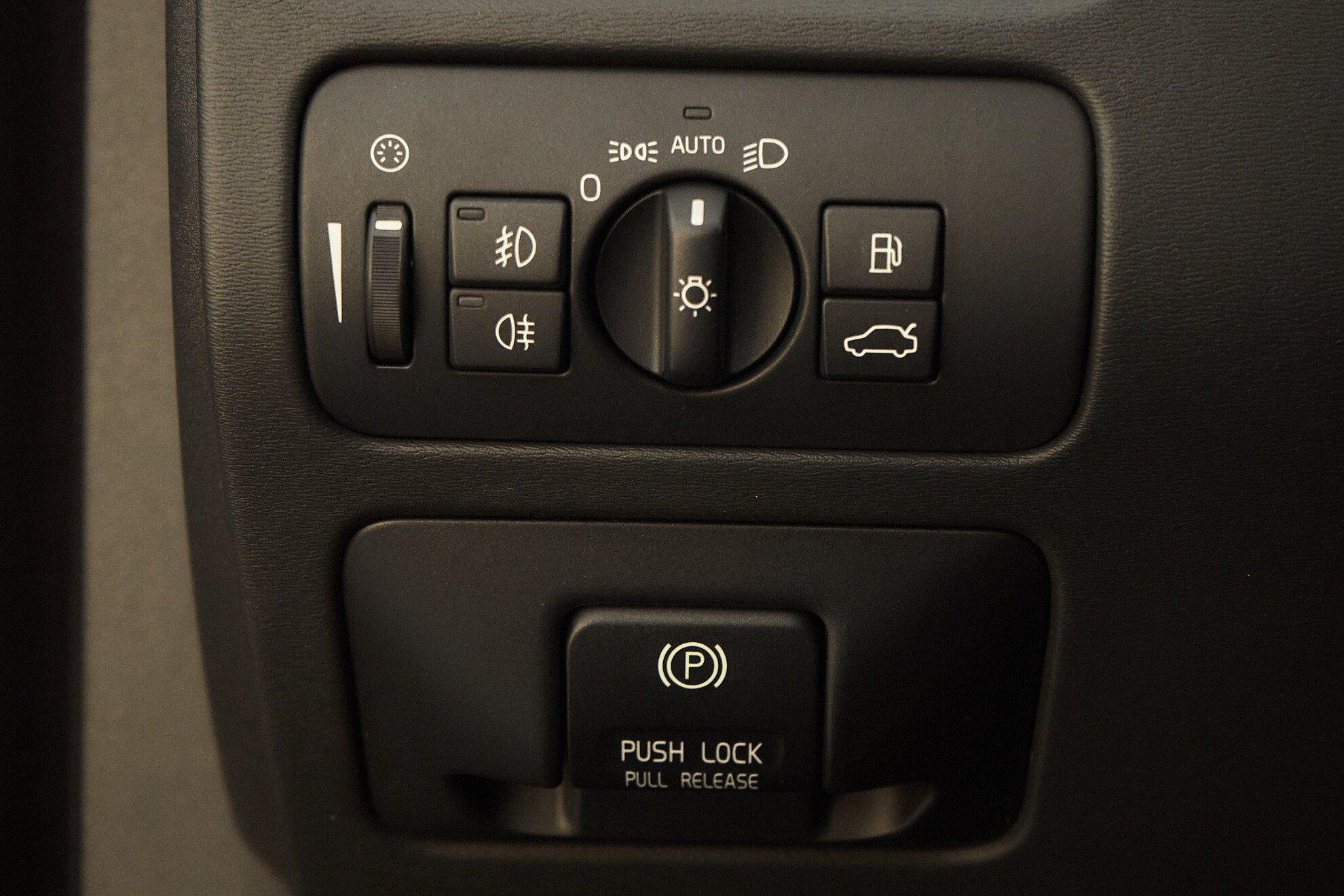 Volvo XC70 2012, черный