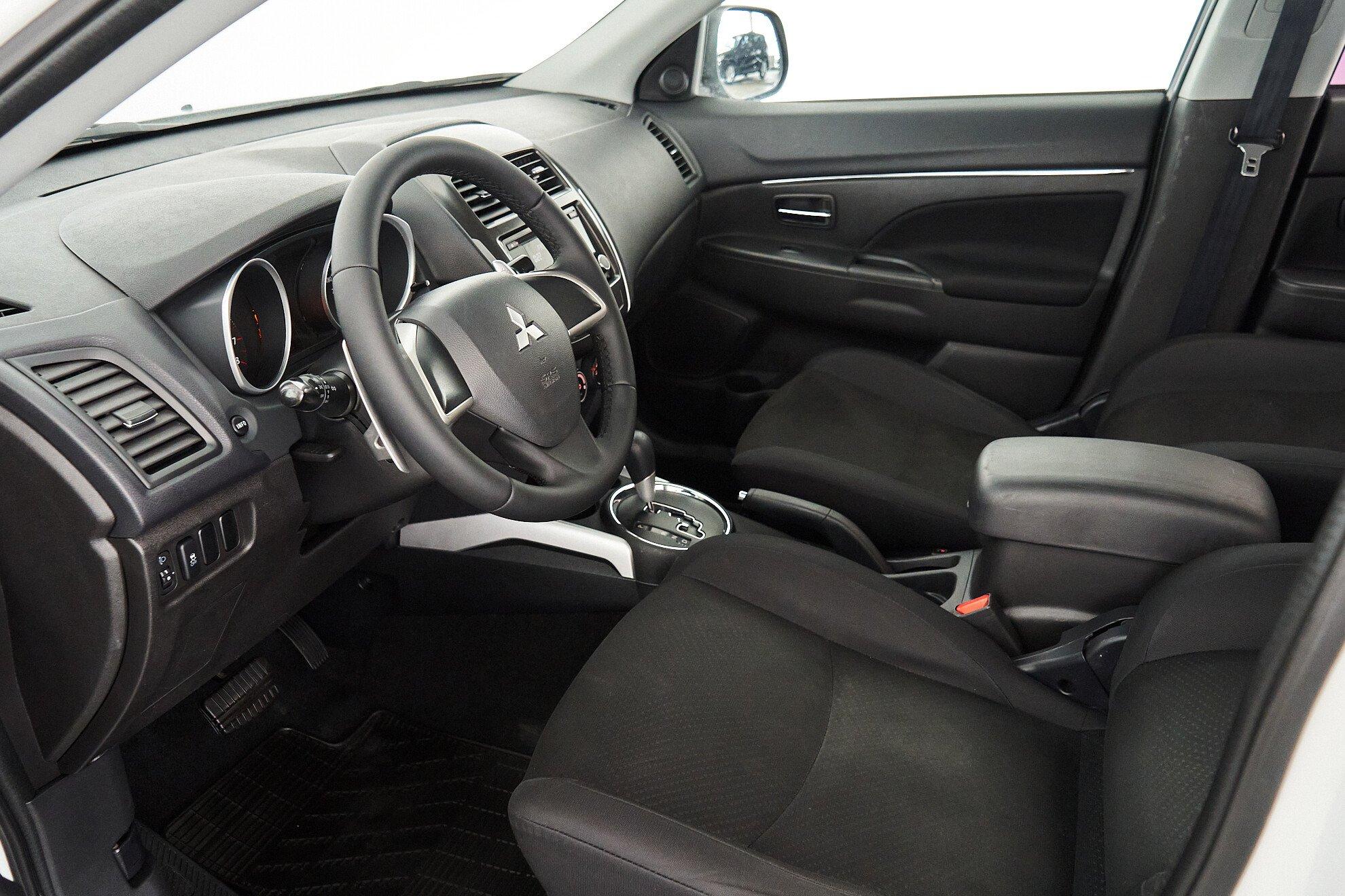 Mitsubishi ASX 2012, белый