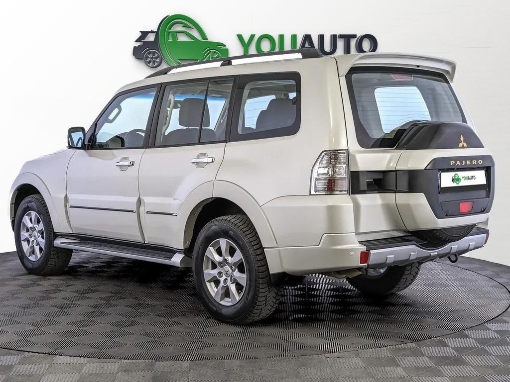 Mitsubishi Pajero 2018, белый