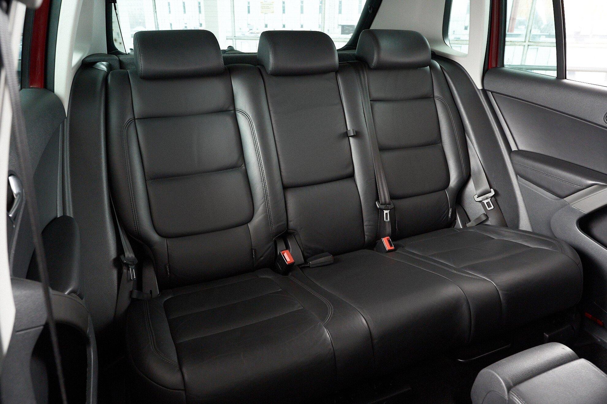 Volkswagen Tiguan 2010, красный