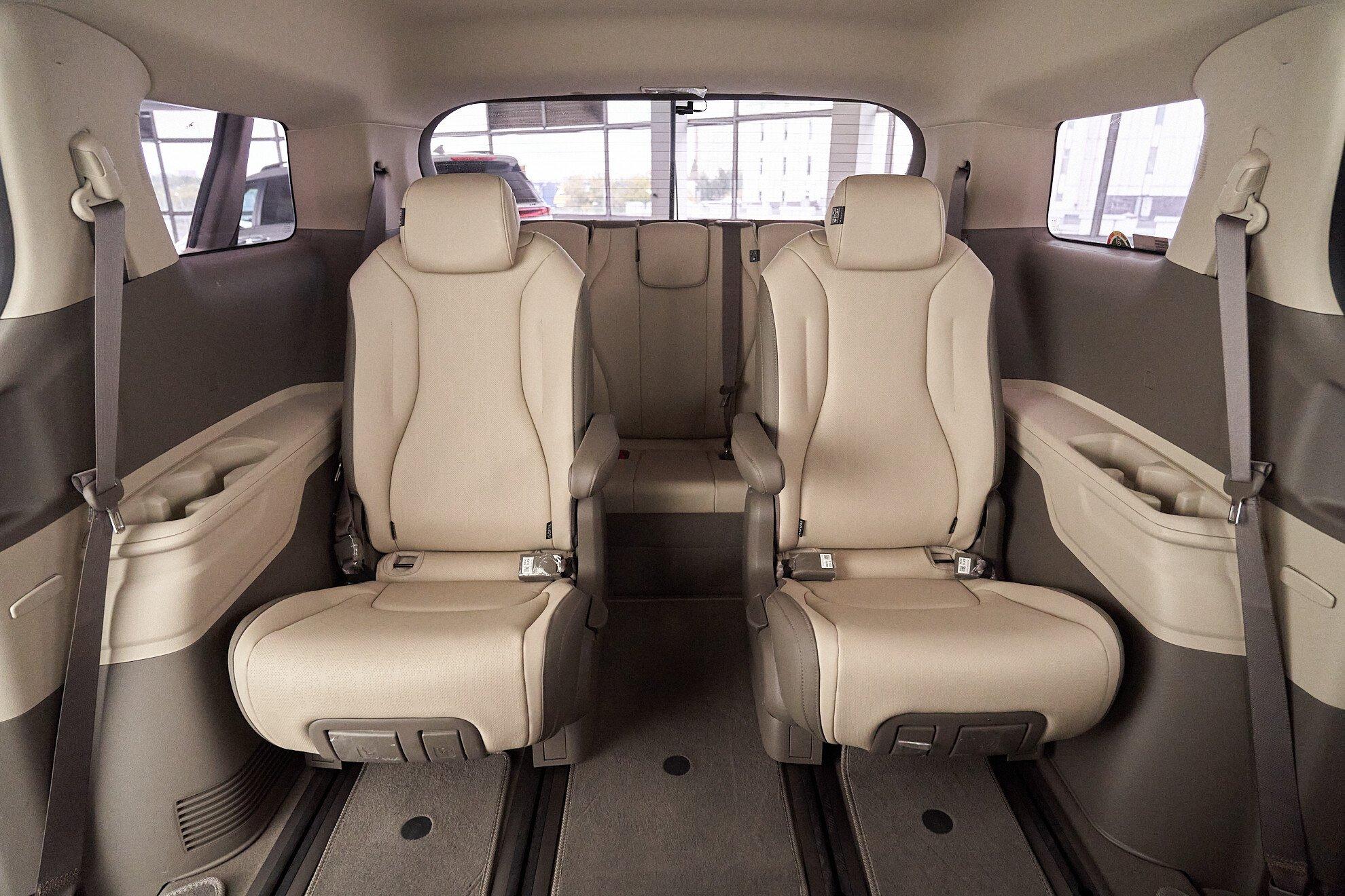 Kia Carnival 2022, черный