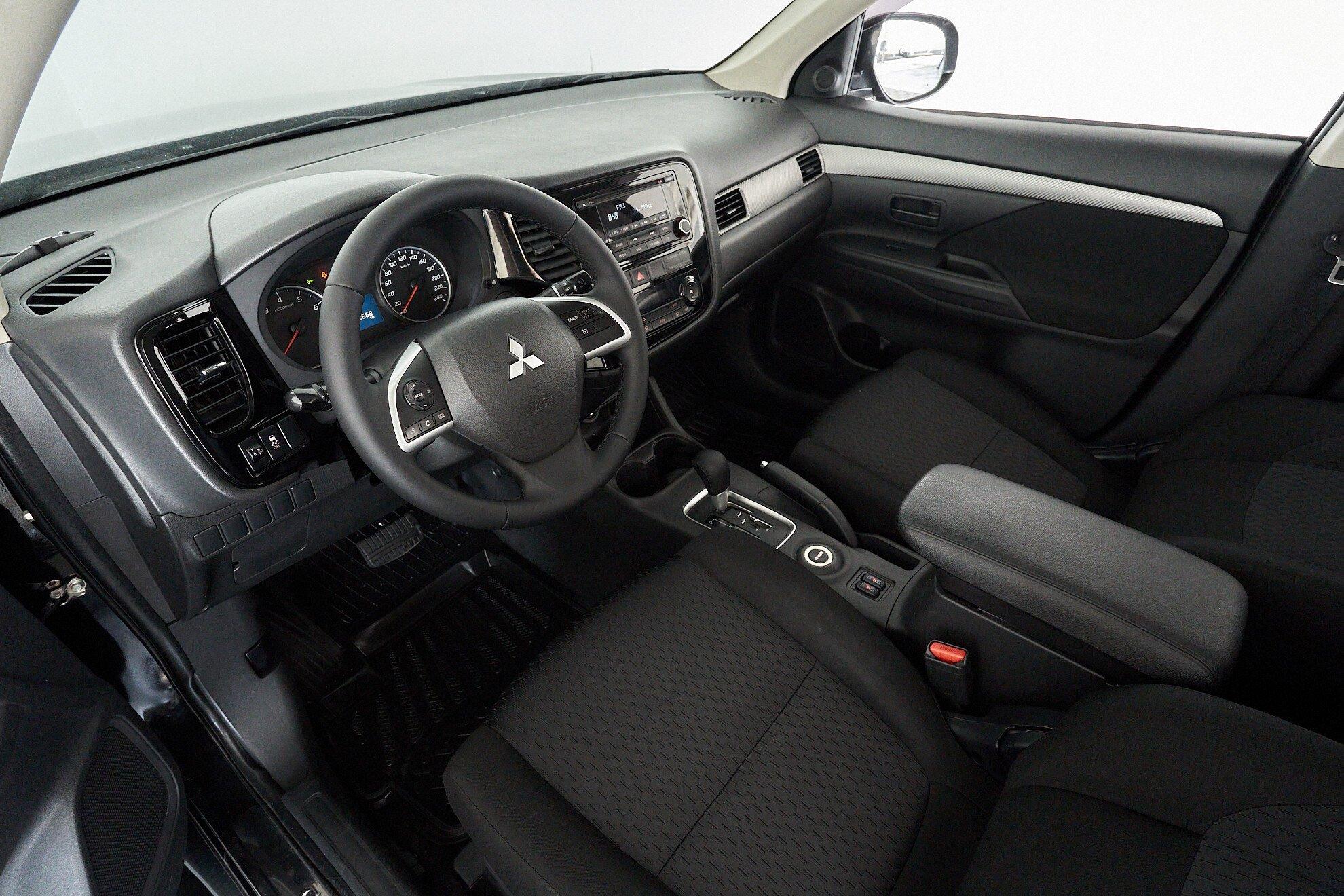 Mitsubishi Outlander 2013, черный