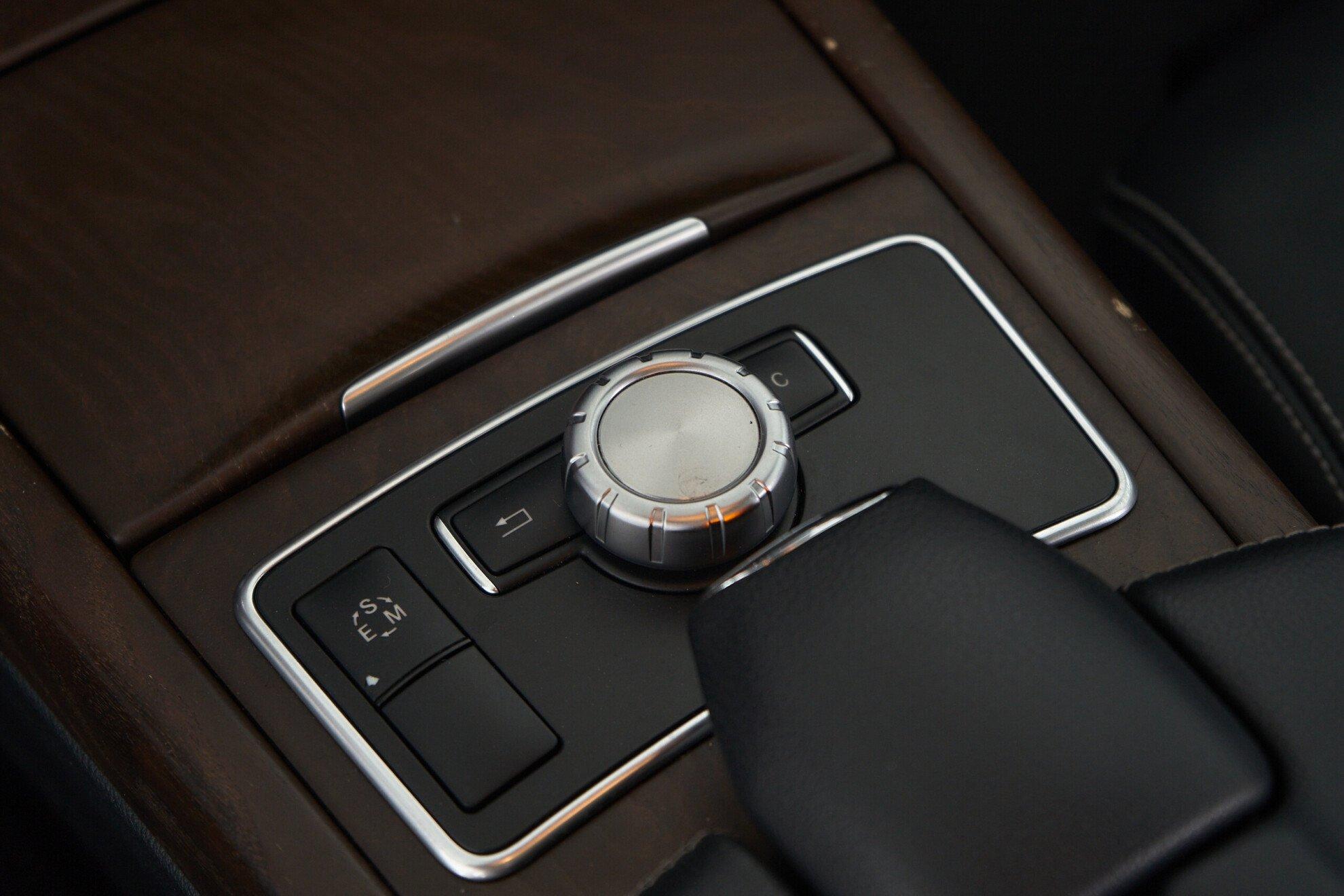 Mercedes-Benz E-Класс 2012, черный