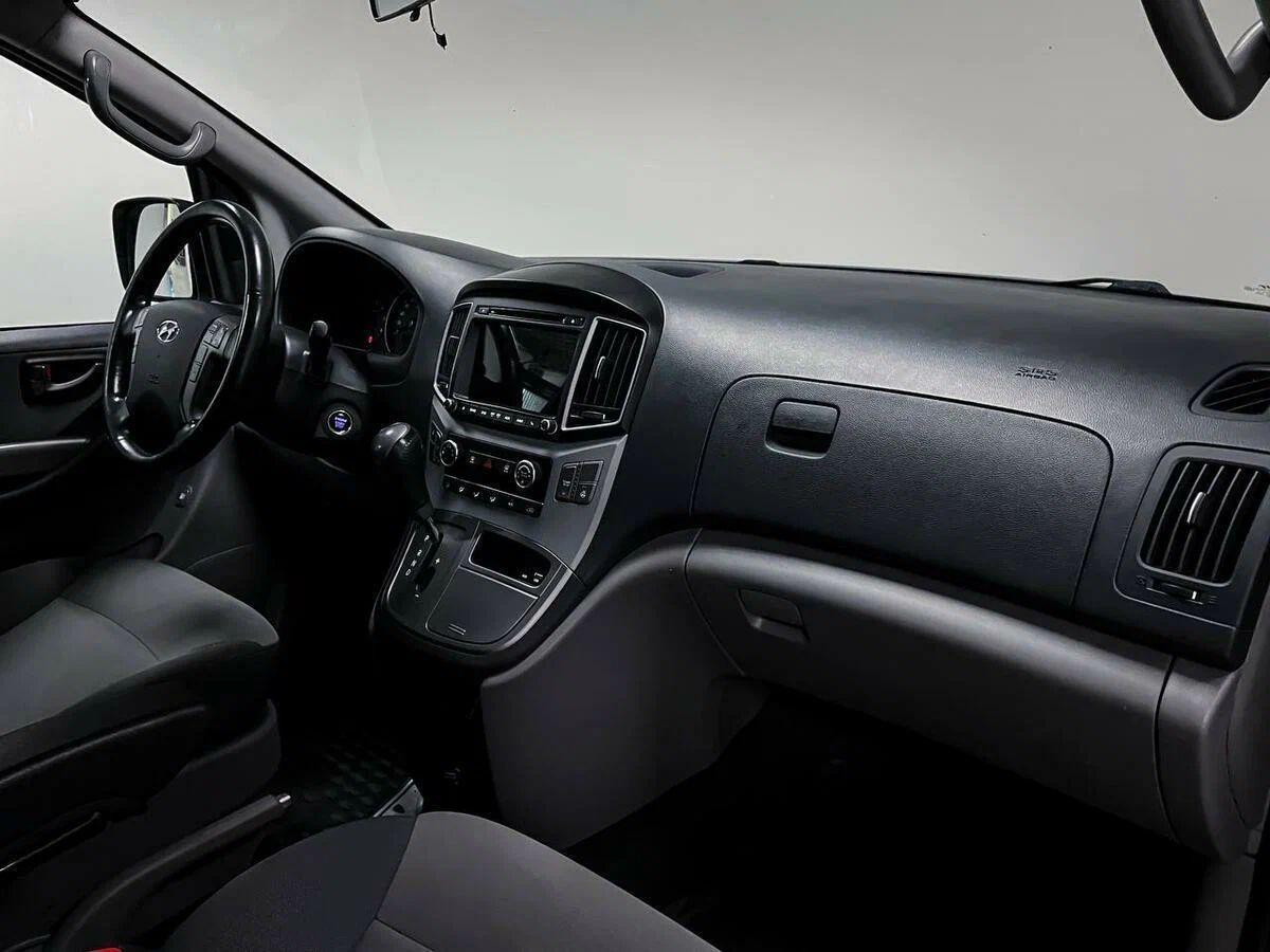 Hyundai H-1 2015, белый