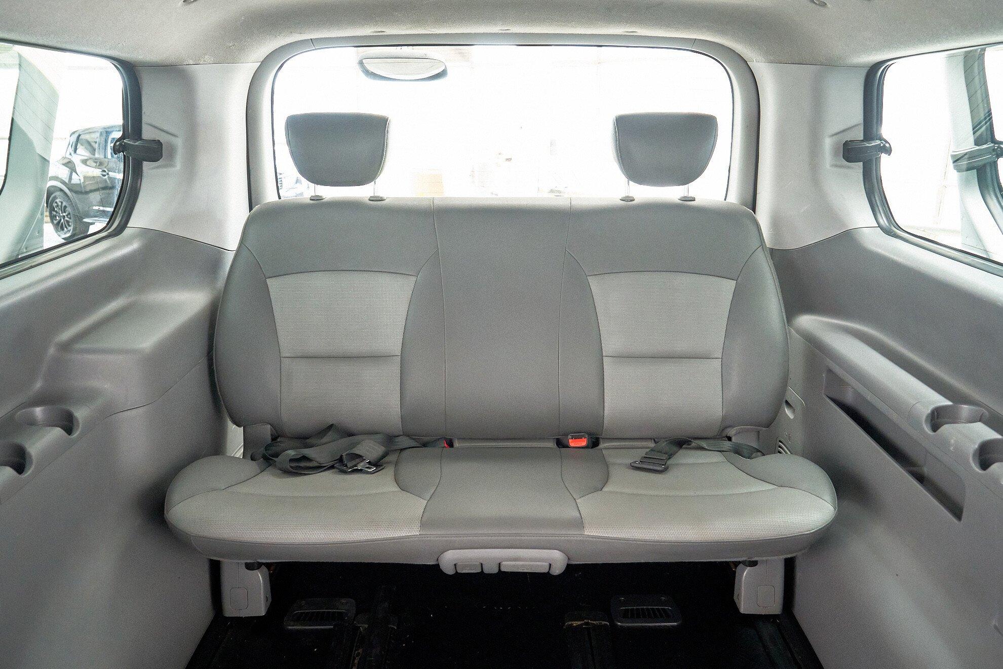 Hyundai Grand Starex 2012, серебряный