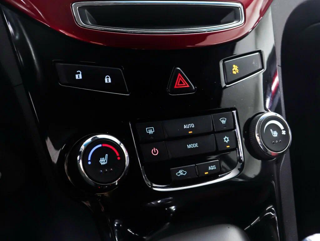 Chevrolet Orlando 2012, красный
