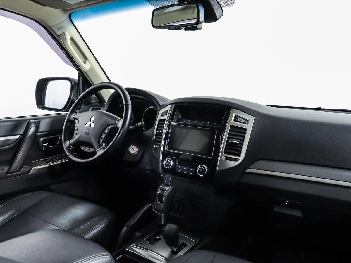 Mitsubishi Pajero 2020, черный