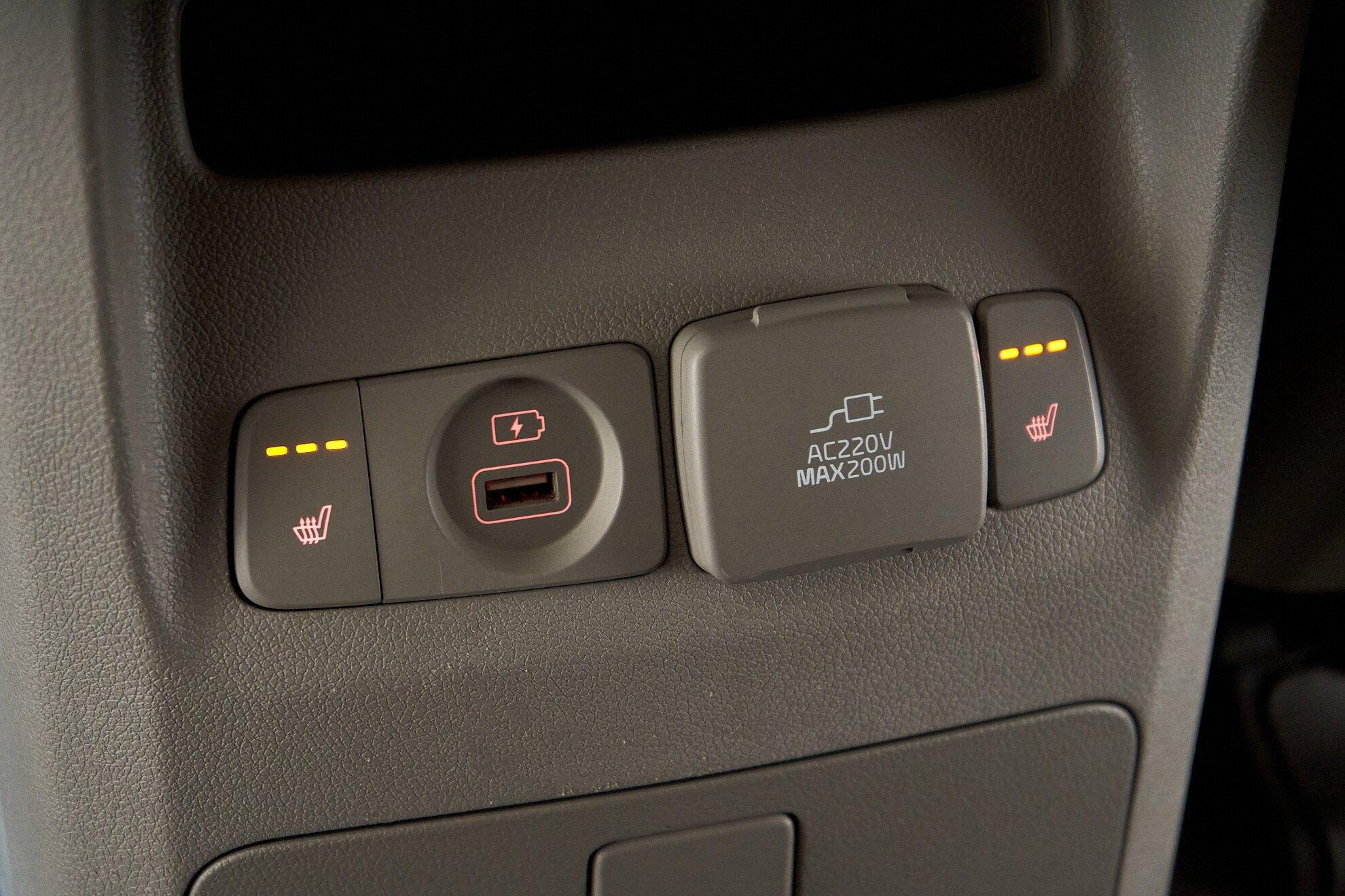 Kia Carnival 2017, белый