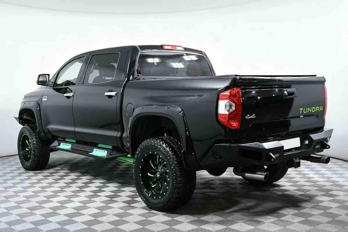 Toyota Tundra 2021, черный