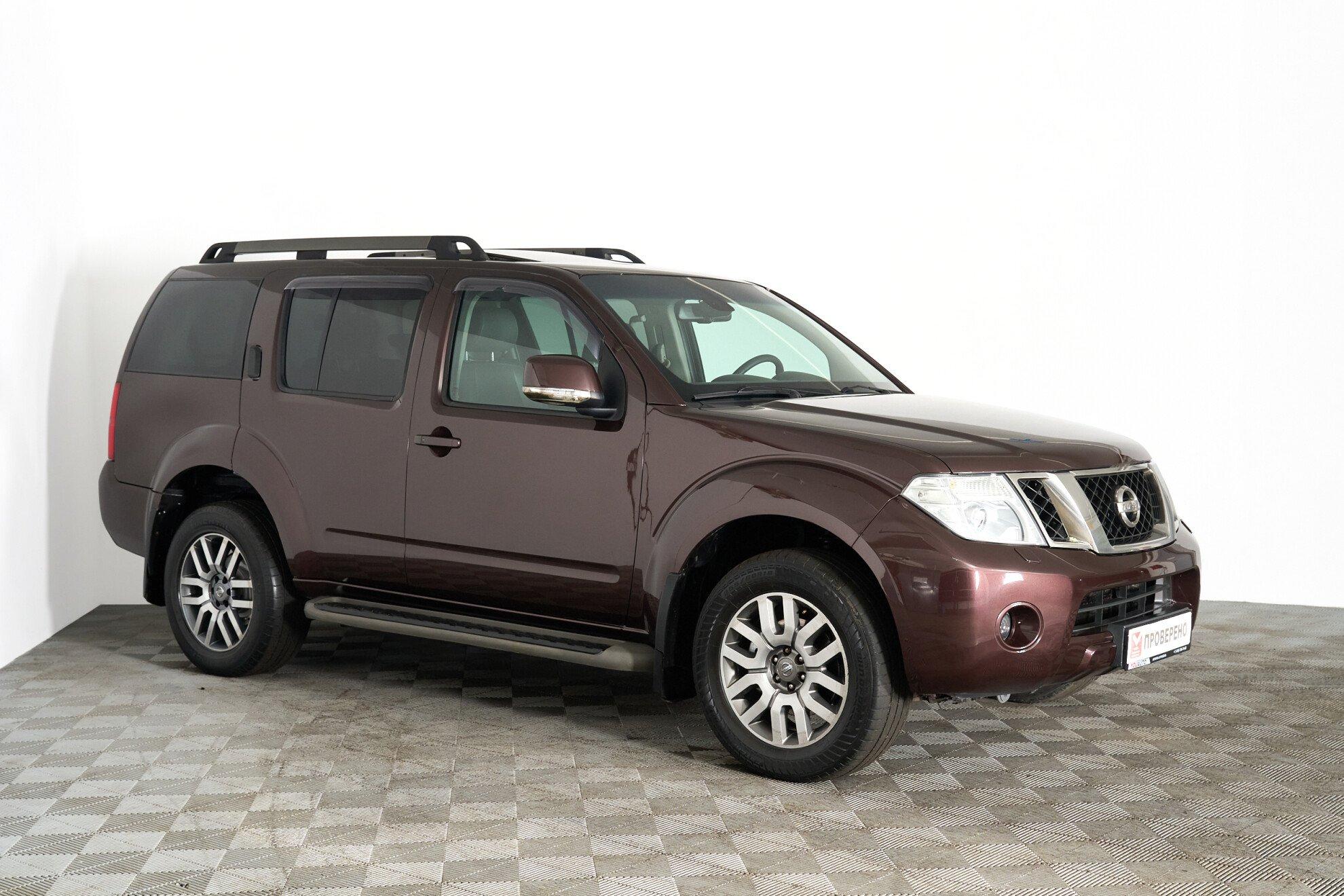 Nissan Pathfinder 2011, пурпурный