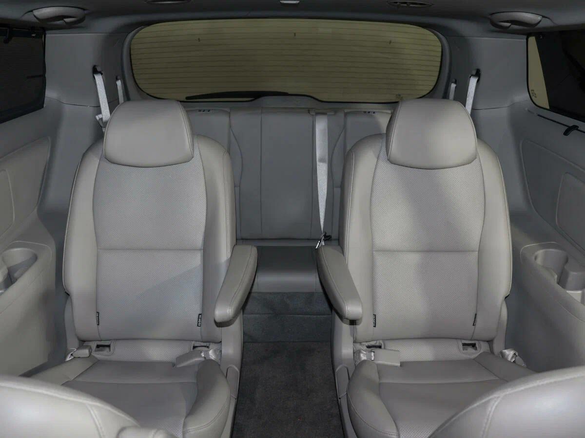Kia Carnival 2020, пурпурный