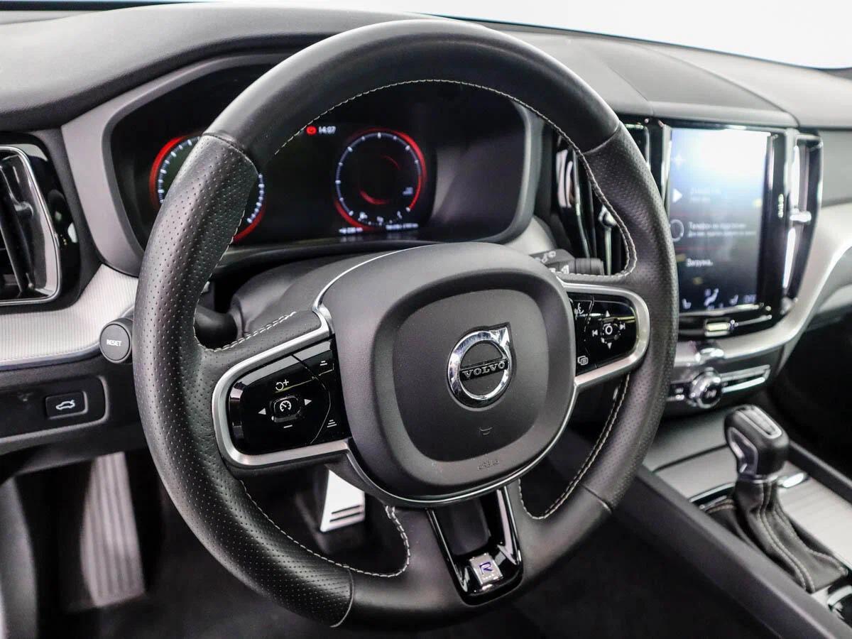 Volvo XC60 2019, белый