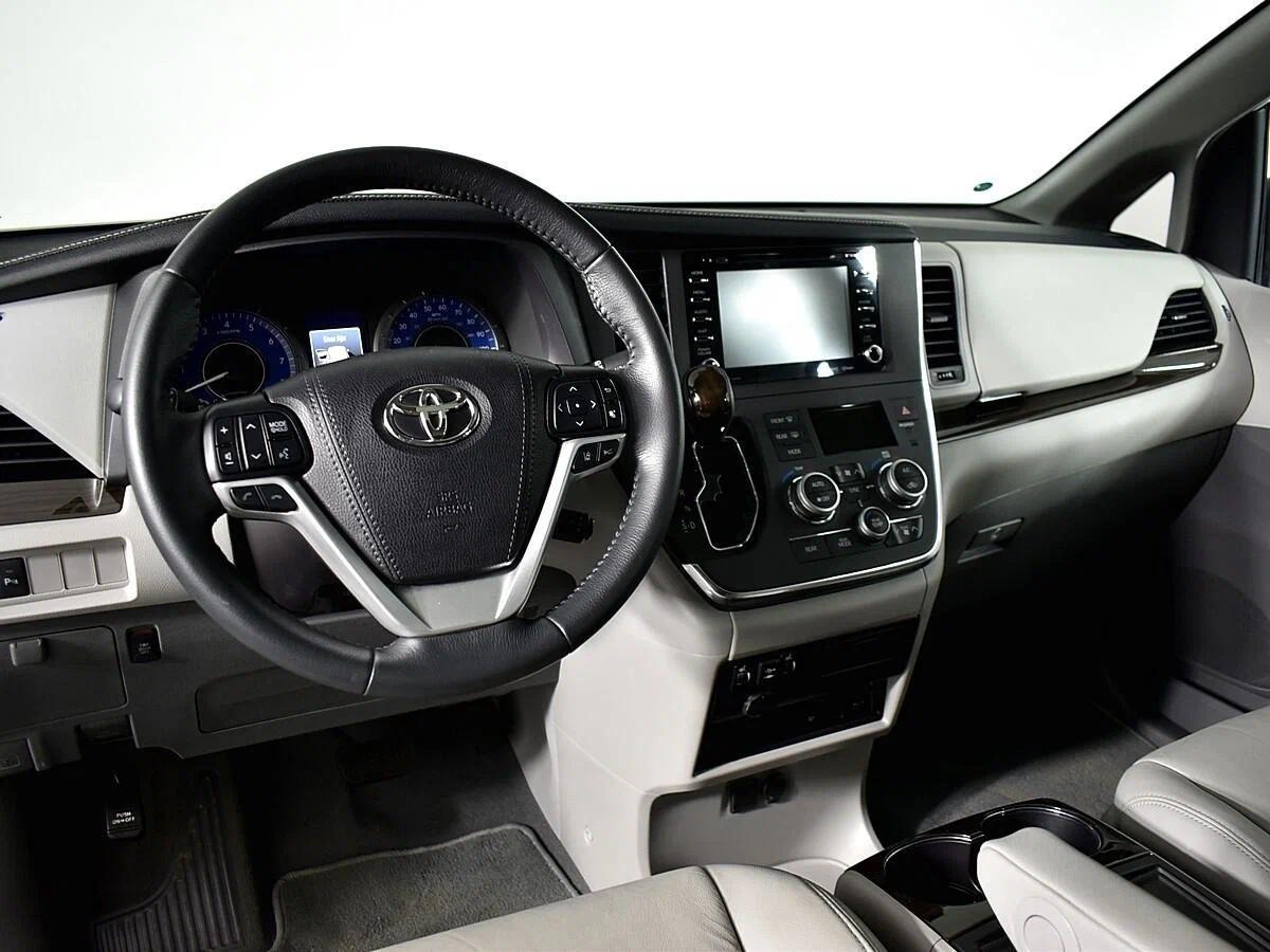 Toyota Sienna 2018, белый