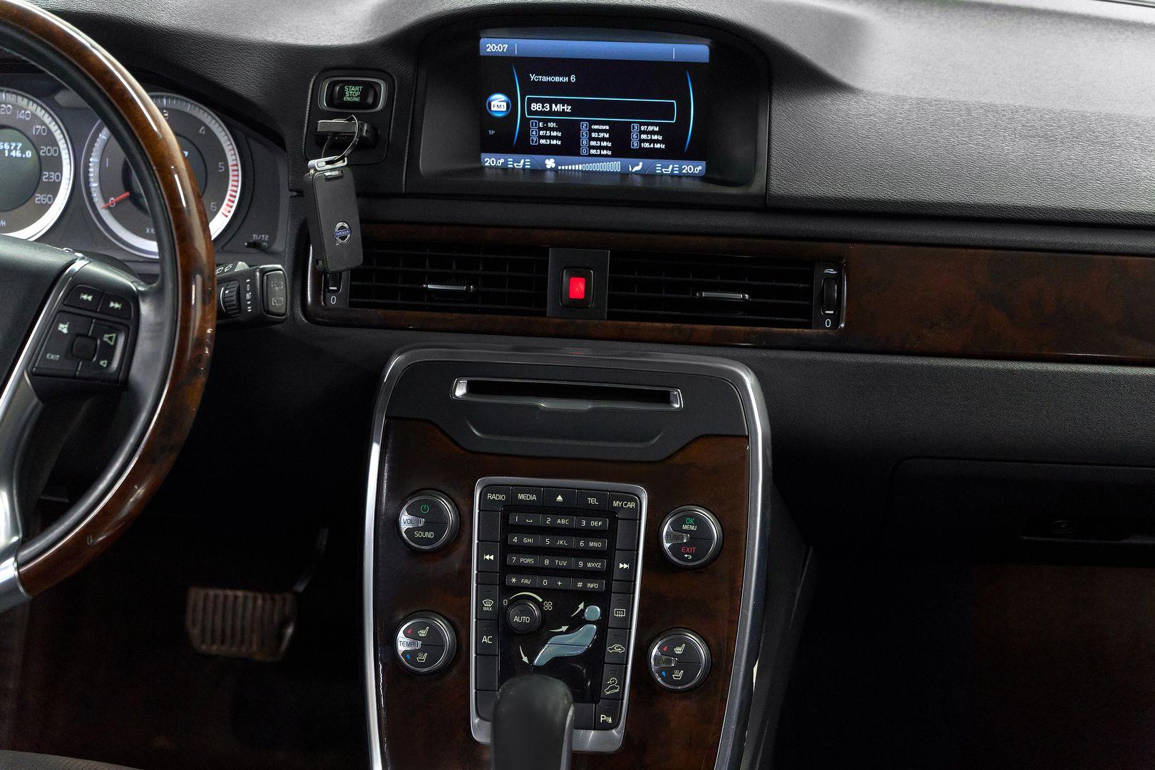 Volvo XC70 2012, коричневый
