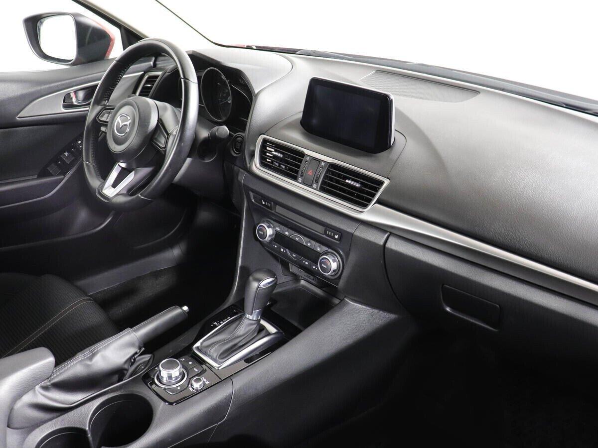 Mazda 3 2018, красный