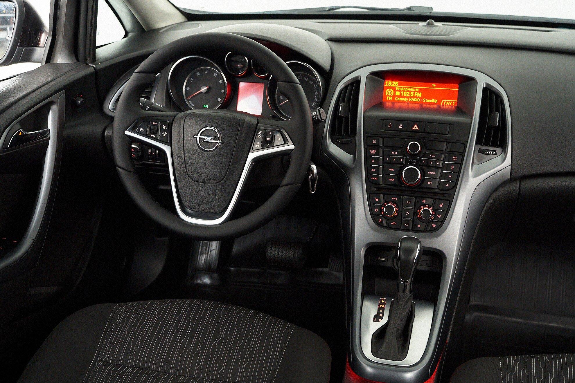 Opel Astra 2013, коричневый
