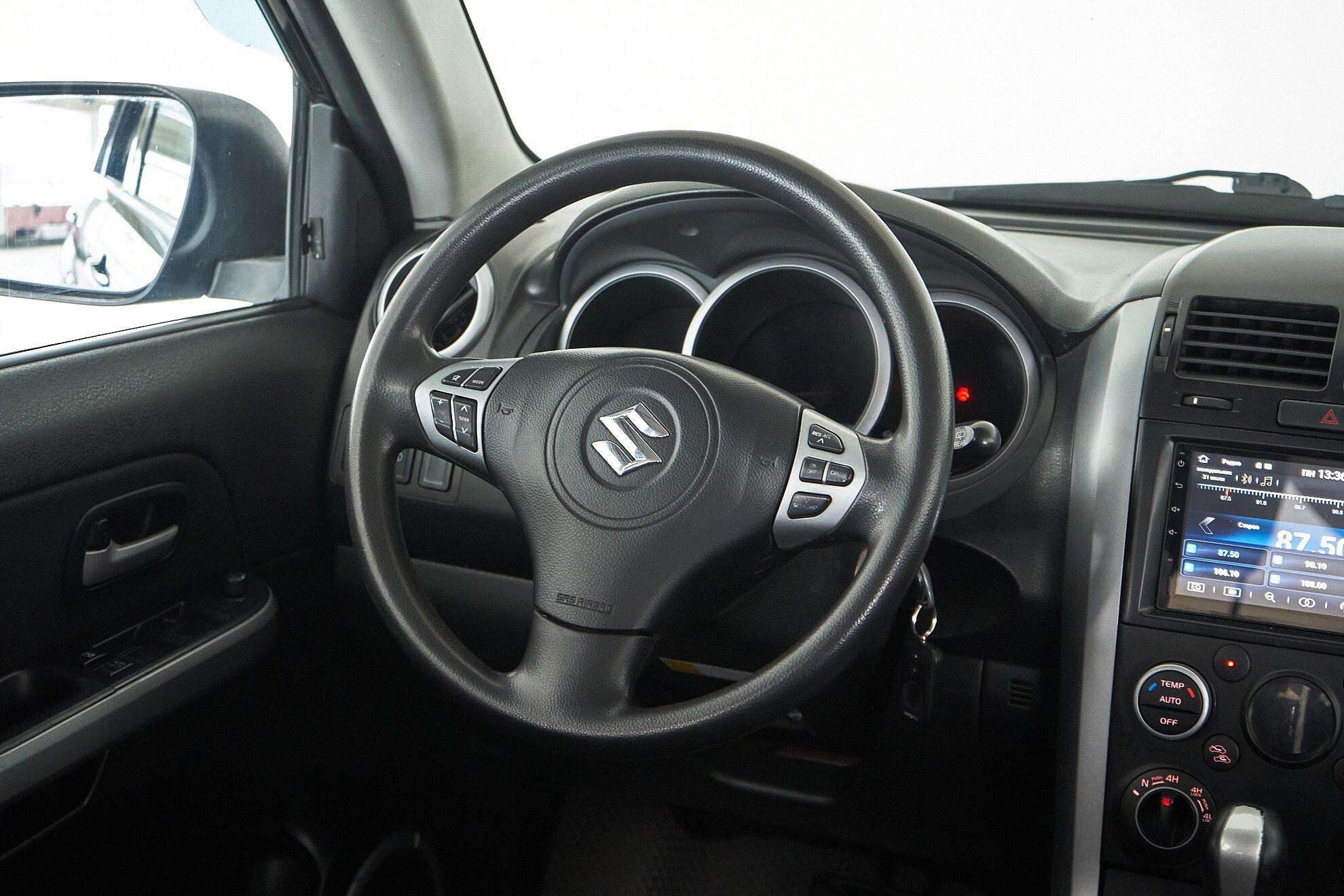 Suzuki Grand Vitara 2011, черный