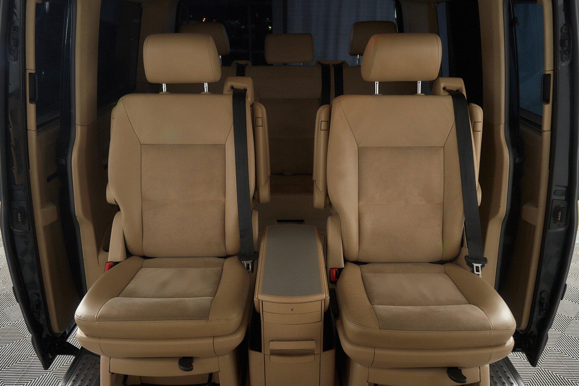 Volkswagen Multivan 2008, черный