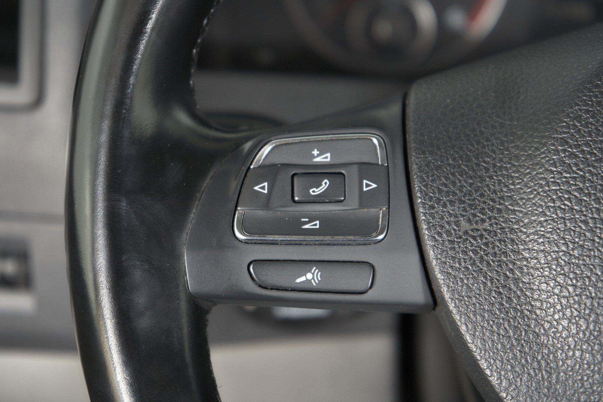 Volkswagen Caravelle 2012, черный