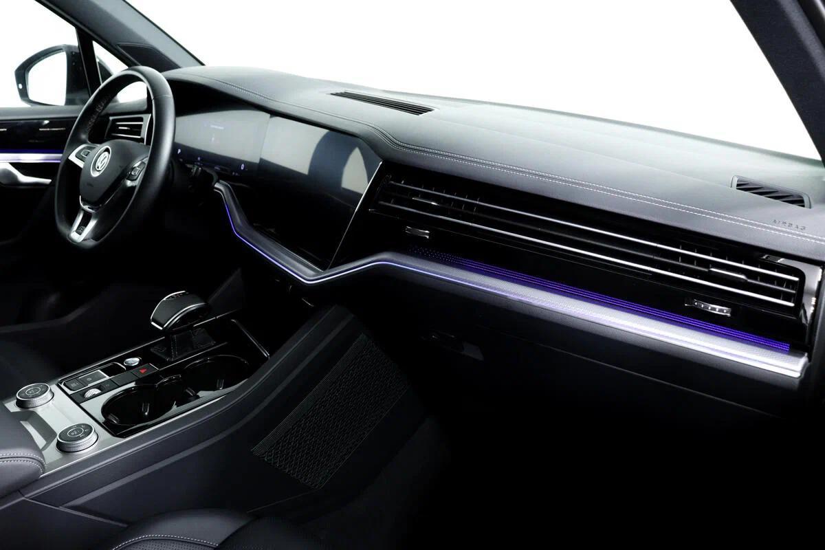 Volkswagen Touareg 2023, белый