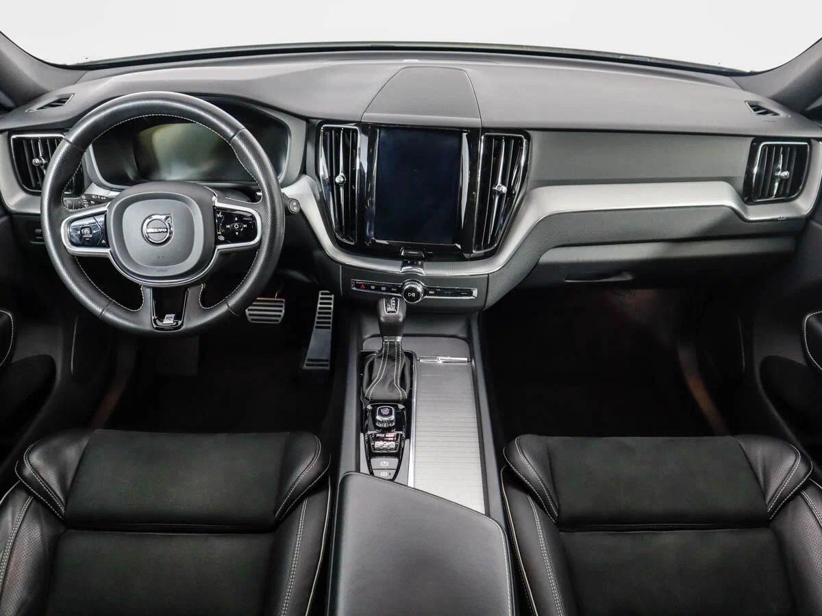 Volvo XC60 2019, белый