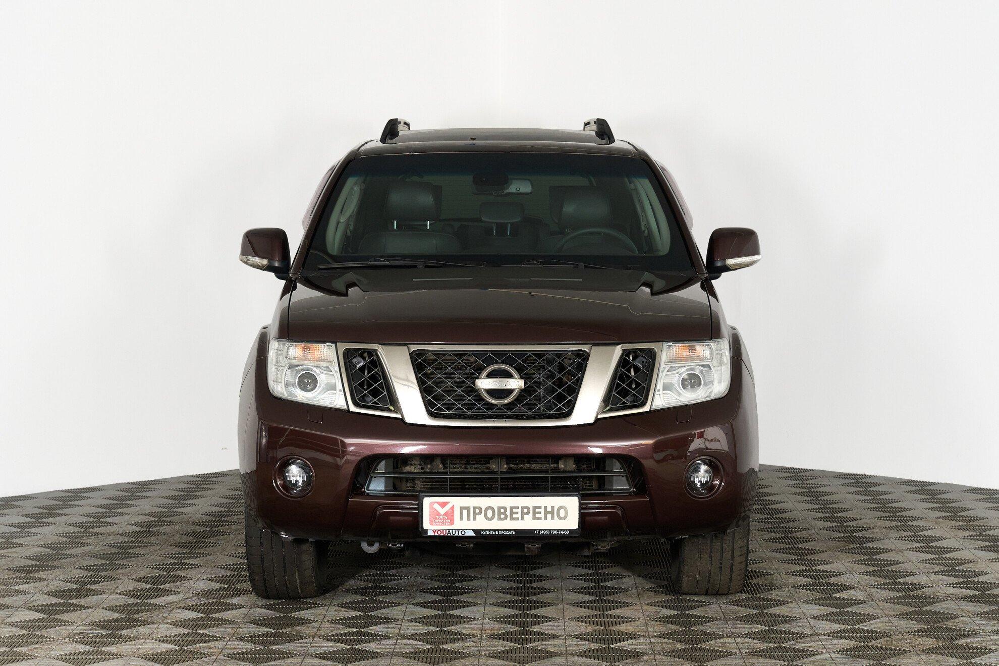 Nissan Pathfinder 2011, пурпурный