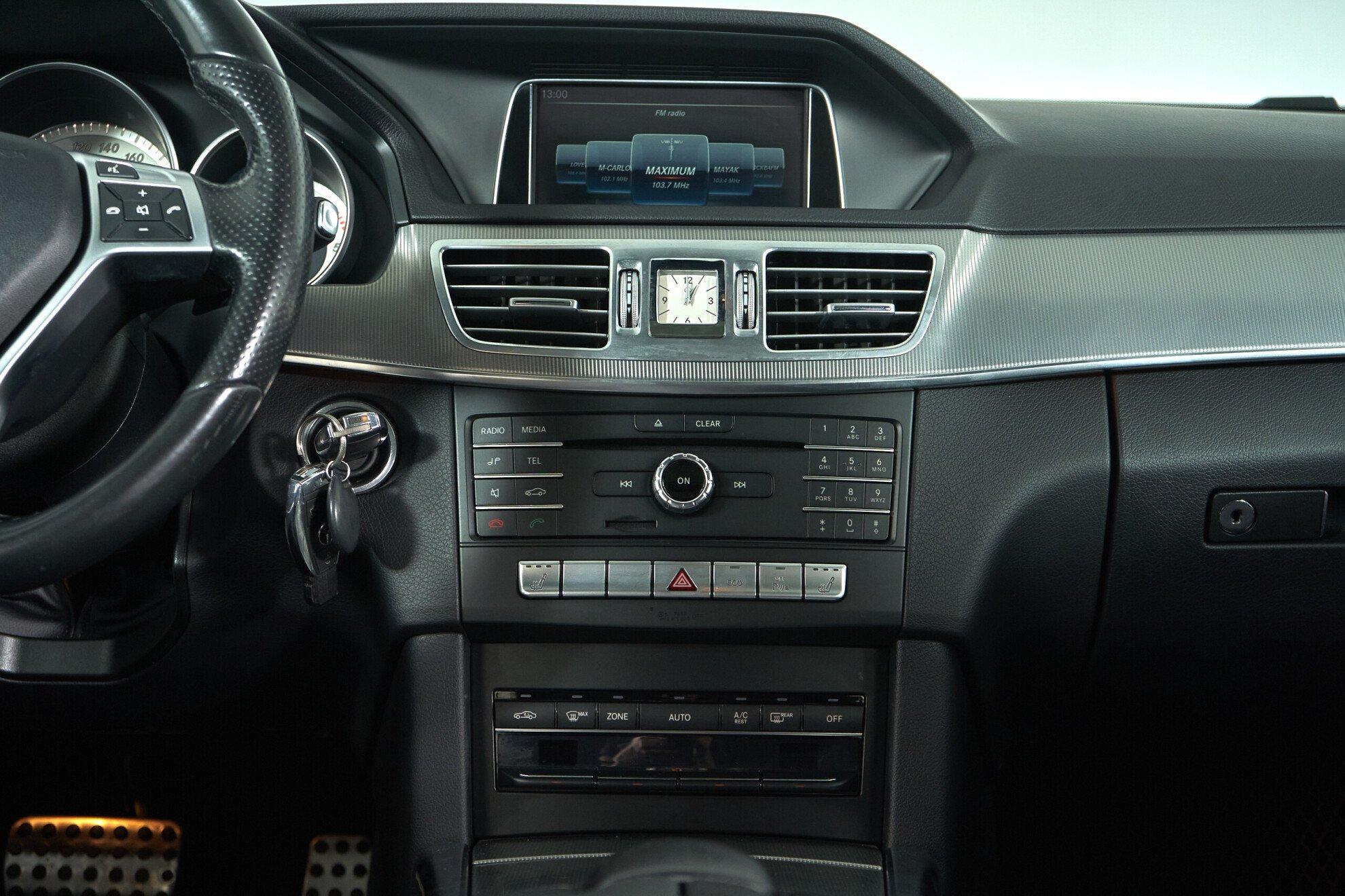 Mercedes-Benz E-Класс 2015, серый