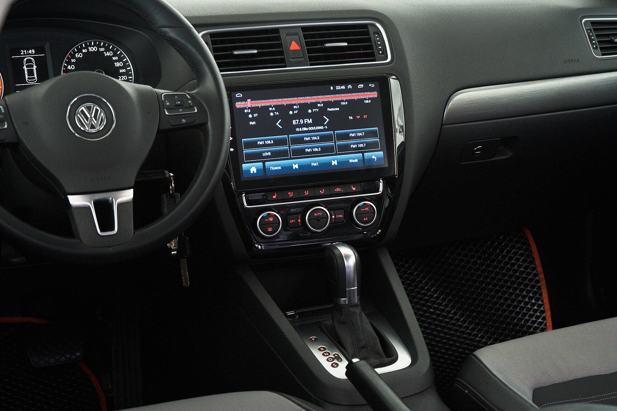Volkswagen Jetta 2013, черный