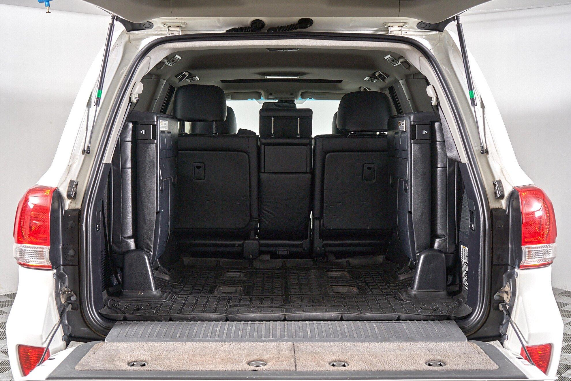 Toyota Land Cruiser 2011, белый