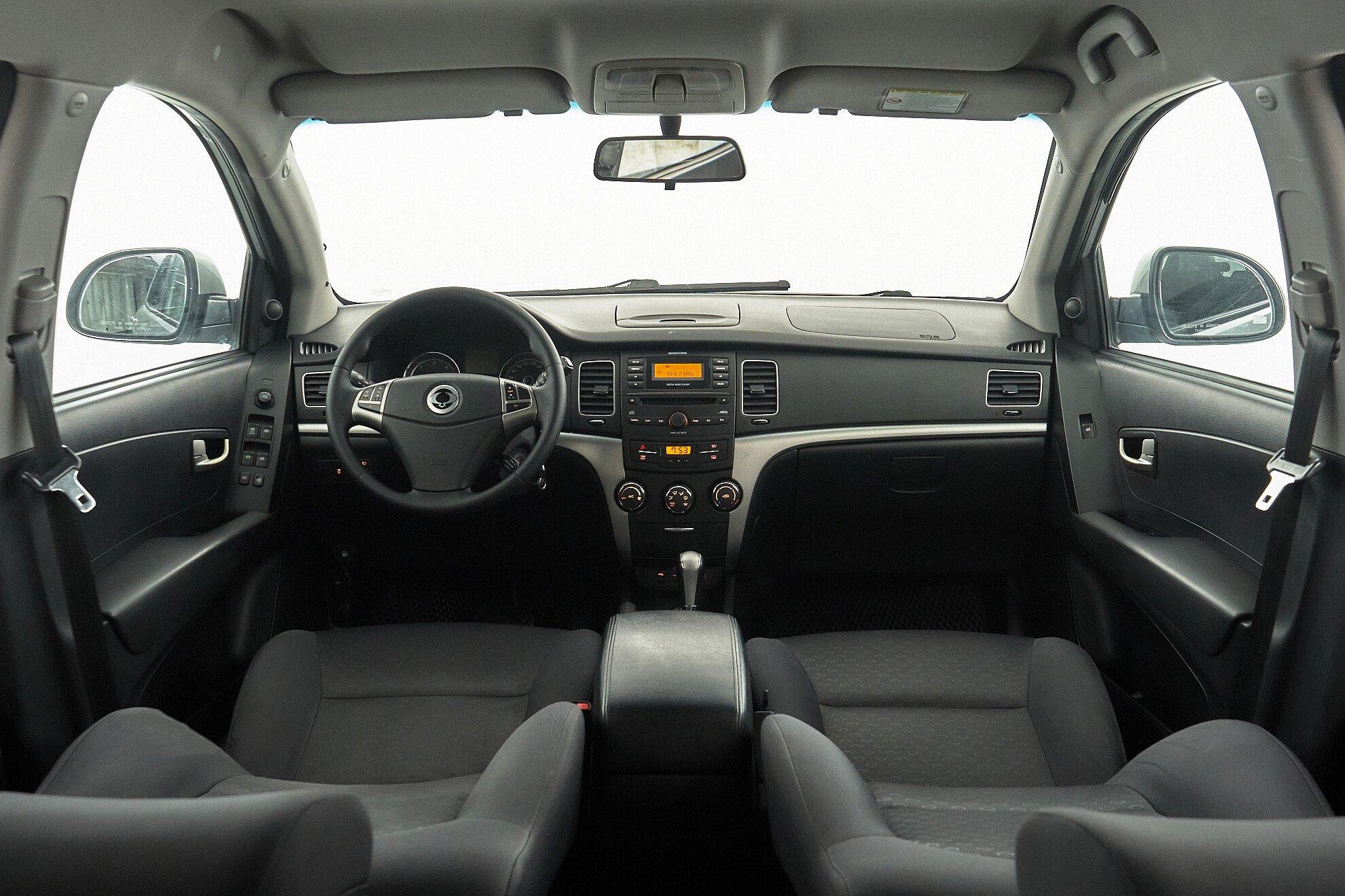 SsangYong Actyon 2012, серебряный