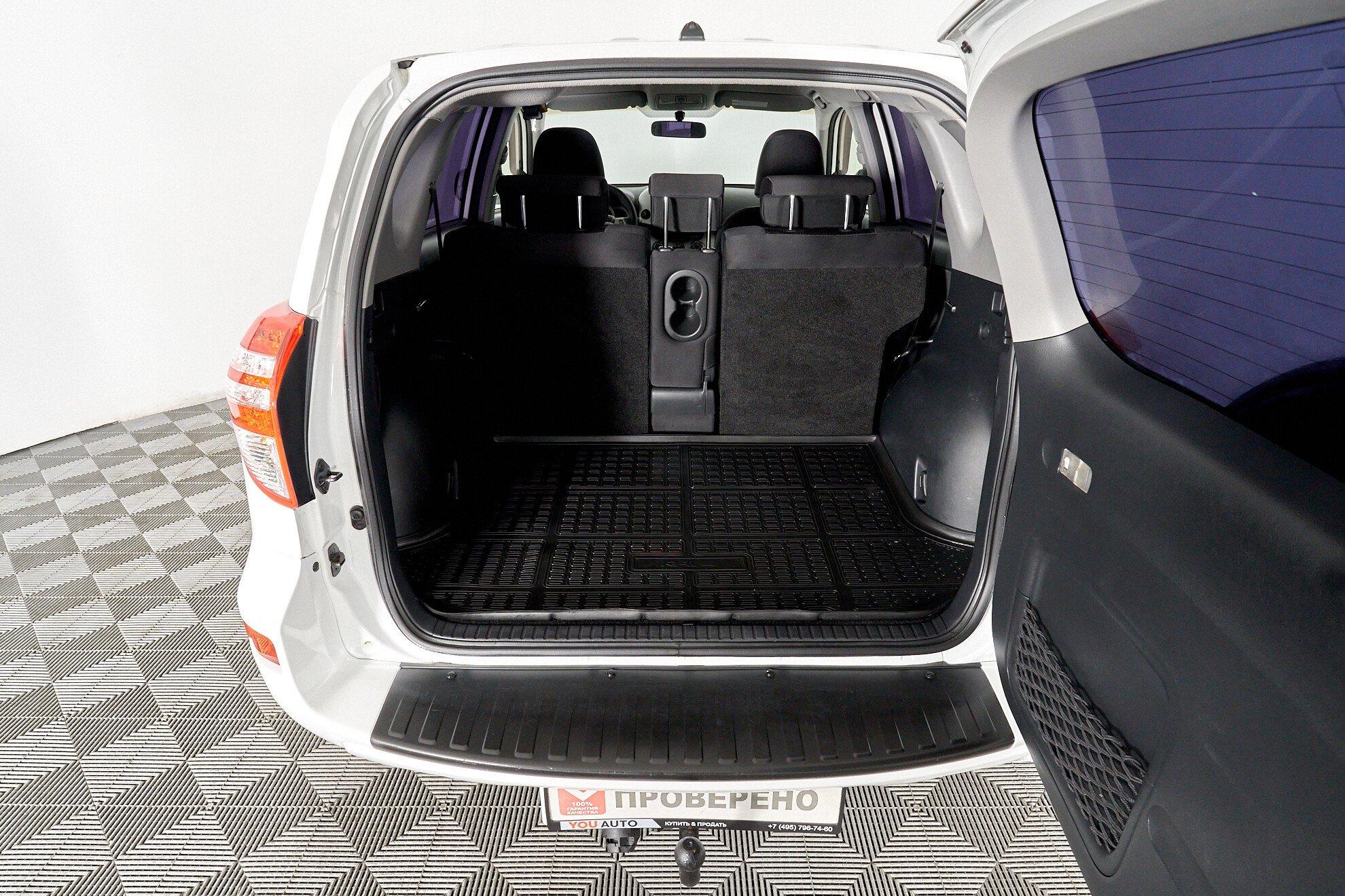Toyota RAV4 2012, белый