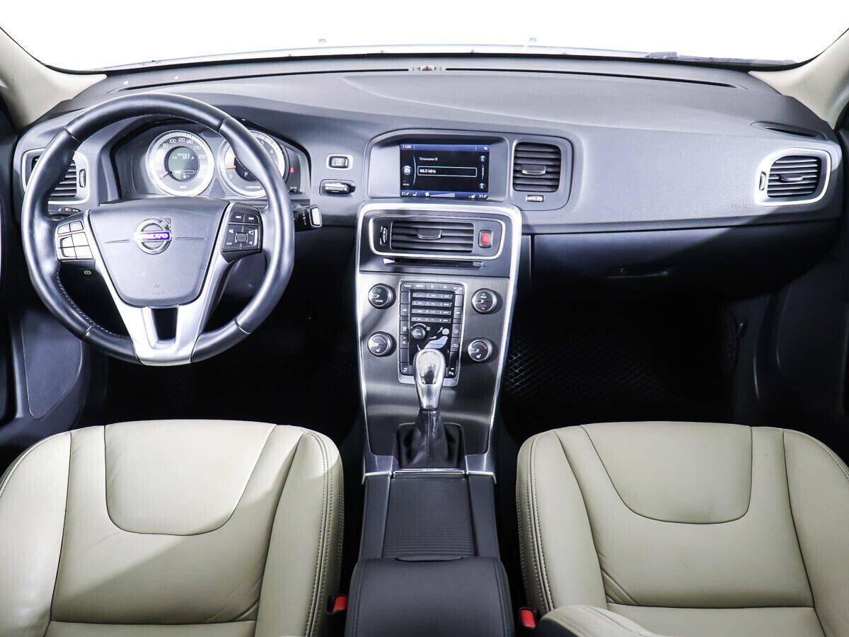 Volvo S60 2013, белый