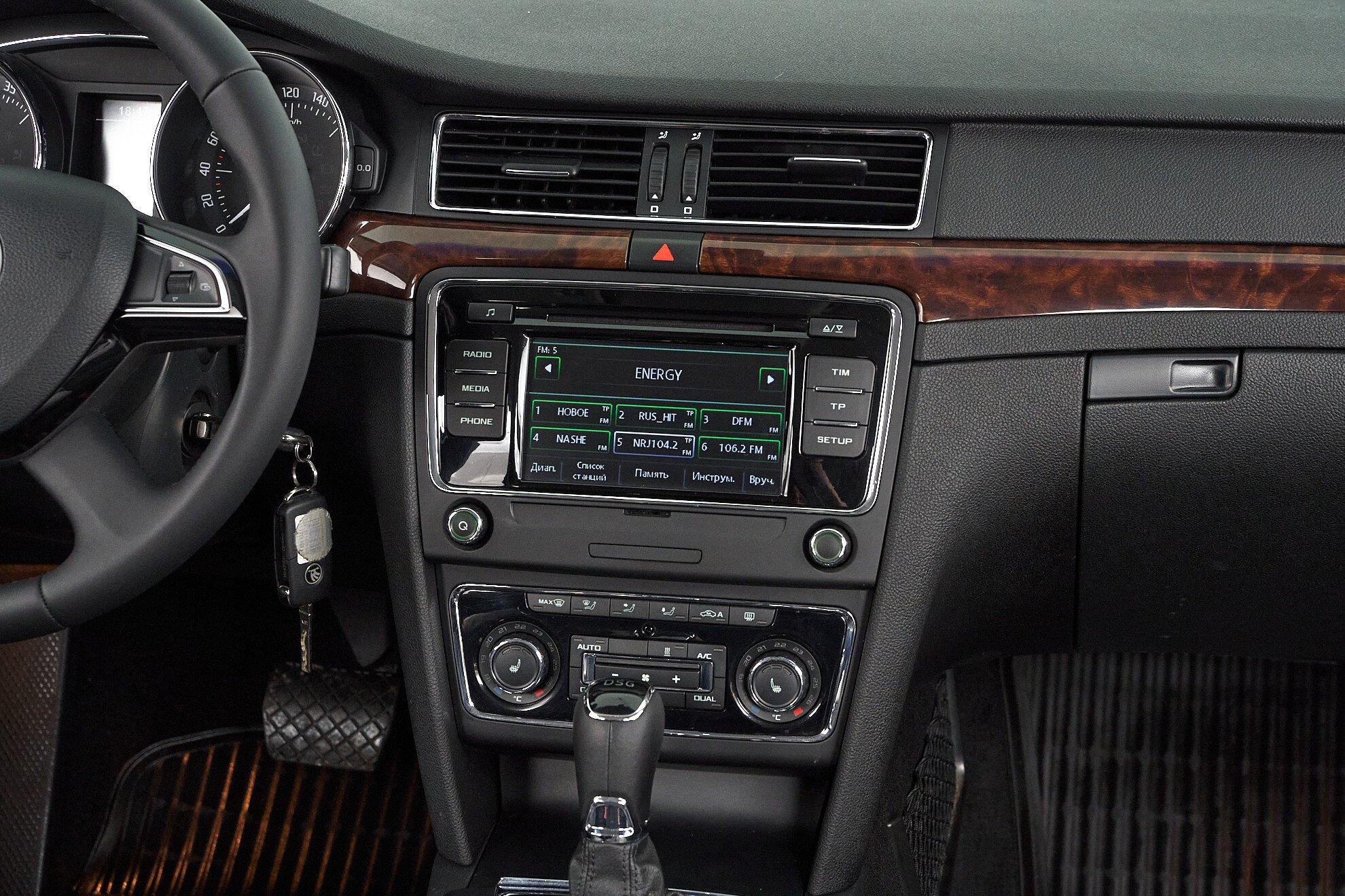 Skoda Superb 2013, серебряный