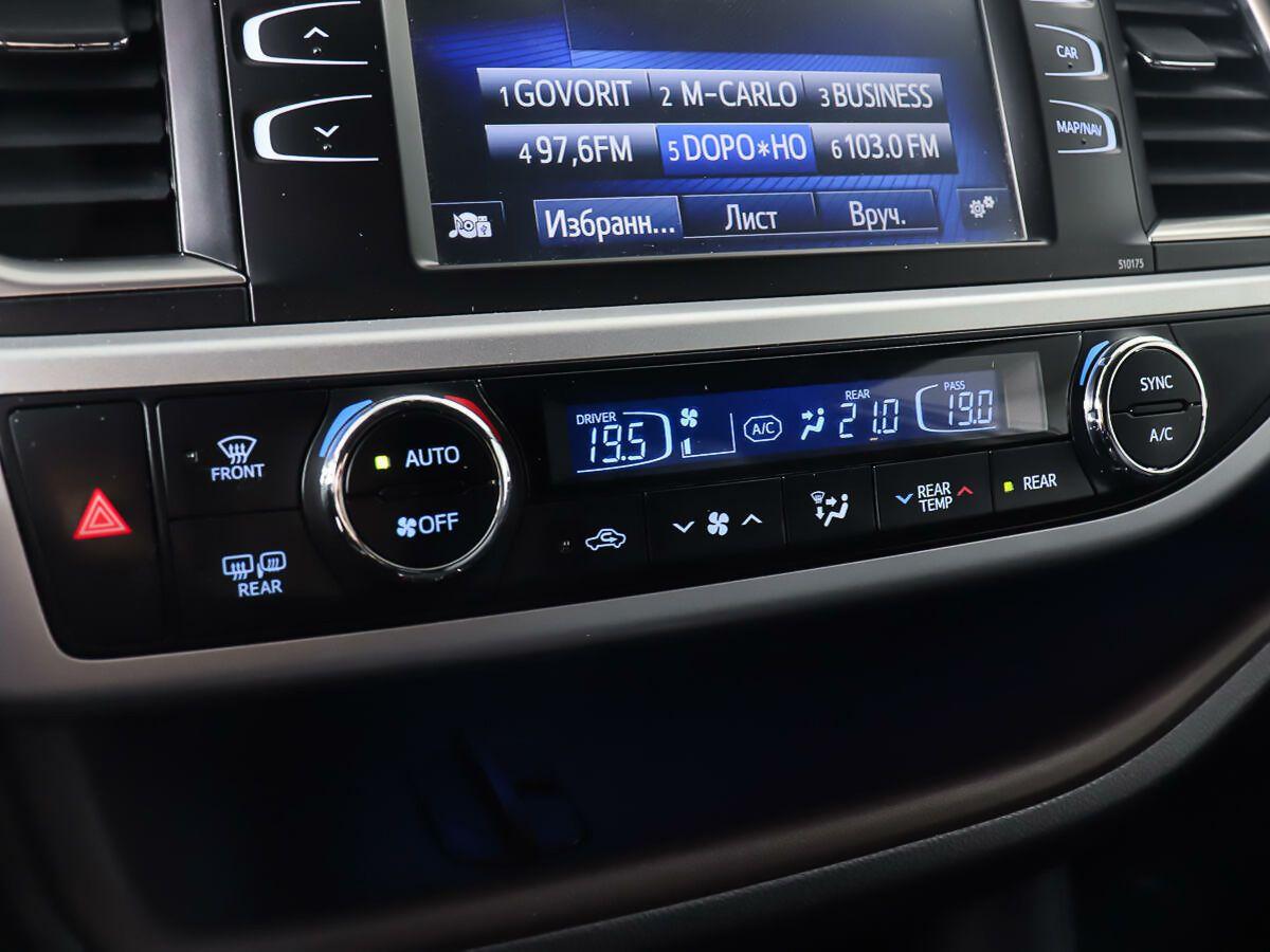 Toyota Highlander 2019, серый