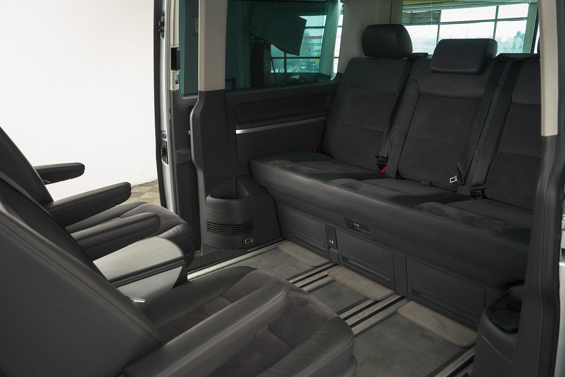 Volkswagen Multivan 2013, серебряный