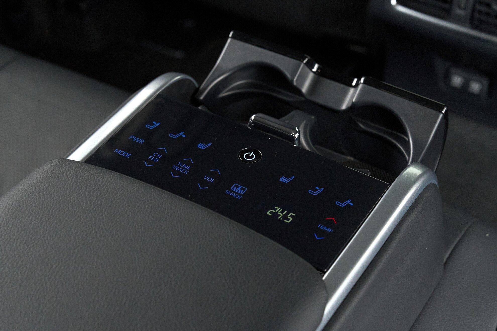 Toyota Camry 2019, синий