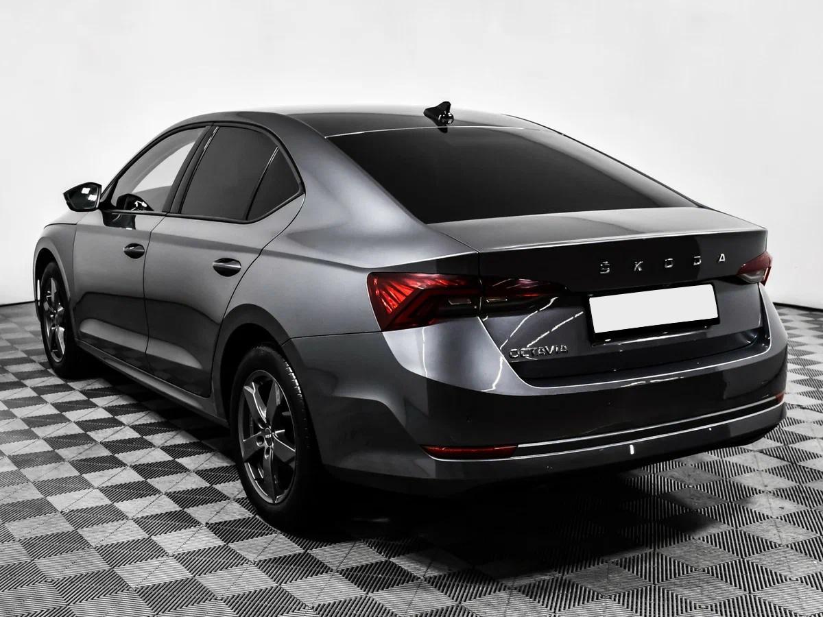 Skoda Octavia 2023, серый