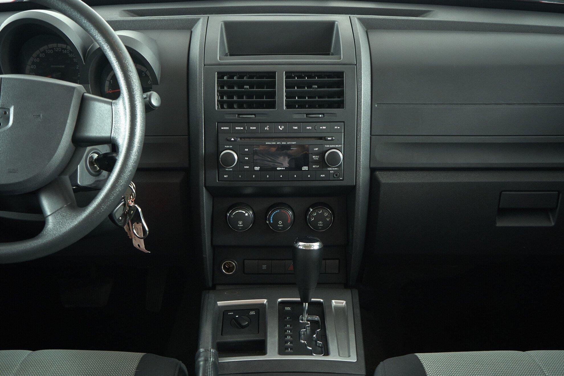 Dodge Nitro 2007, красный