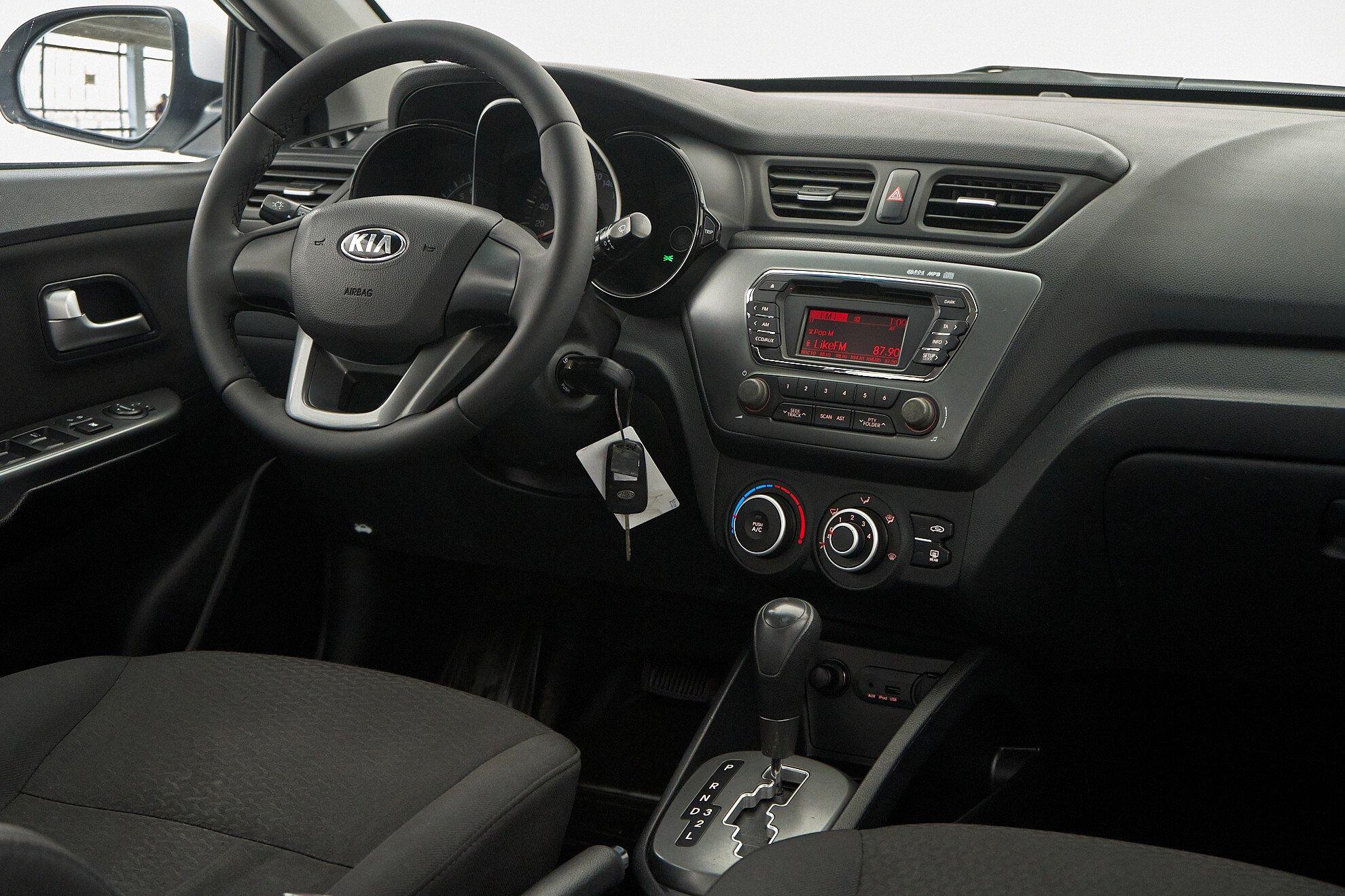 Kia Rio 2014, белый