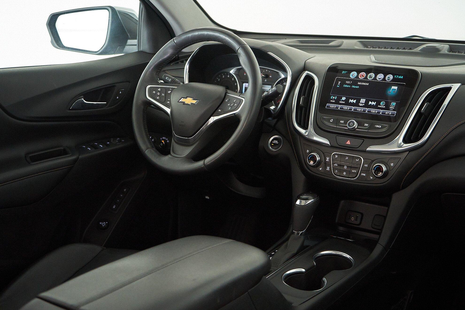 Chevrolet Equinox 2017, серый