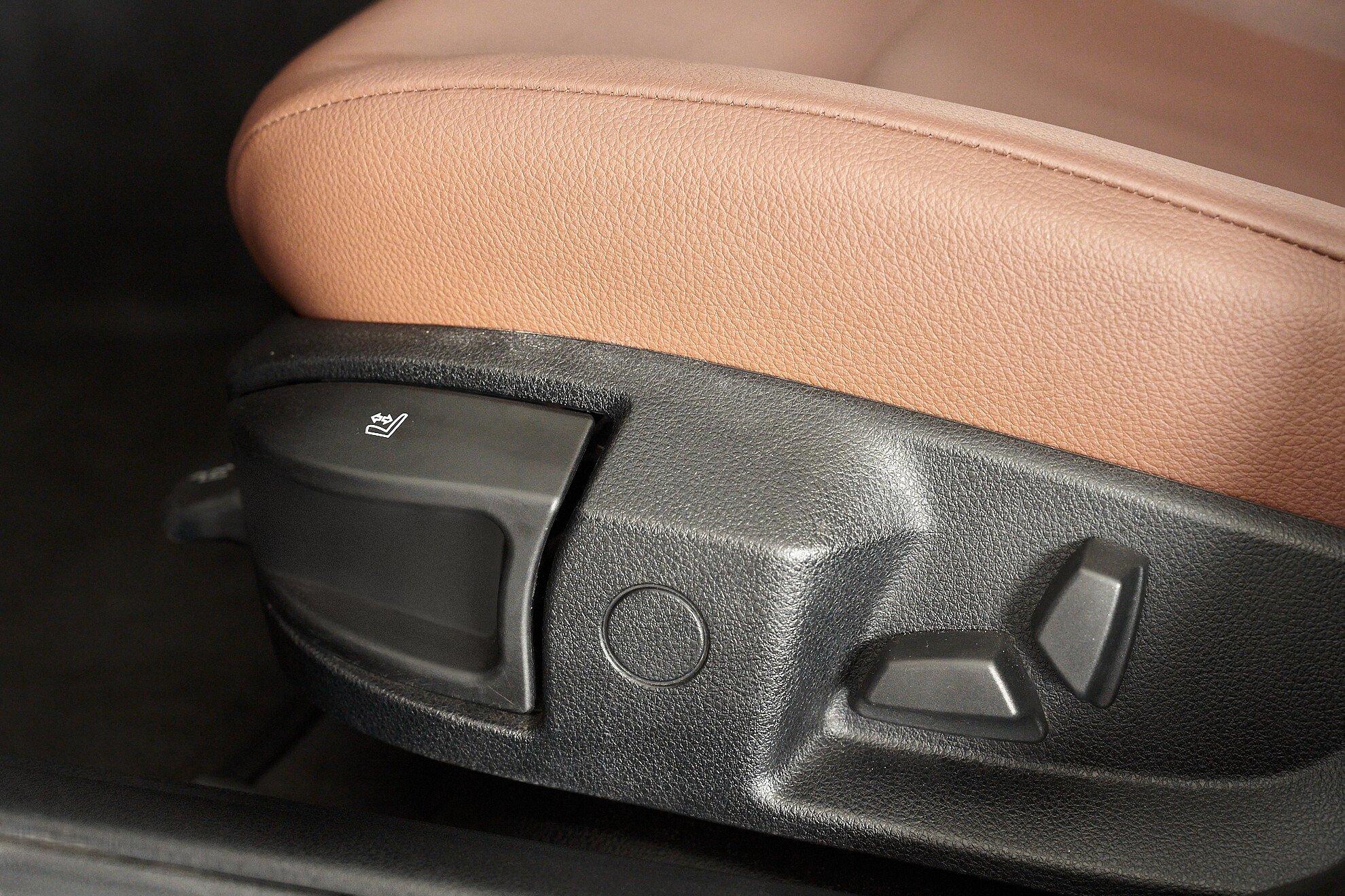 BMW 5 серии 2012, бежевый