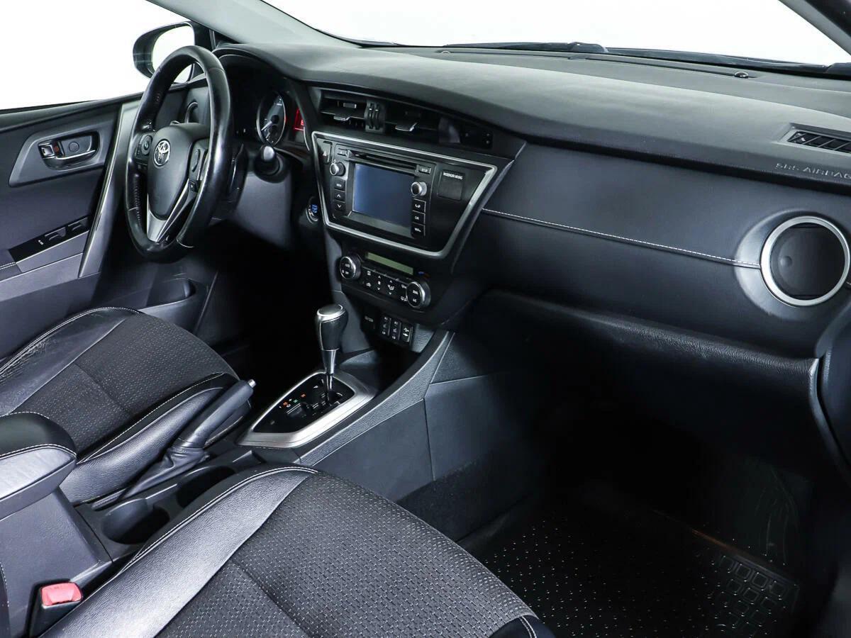 Toyota Auris 2014, серебряный