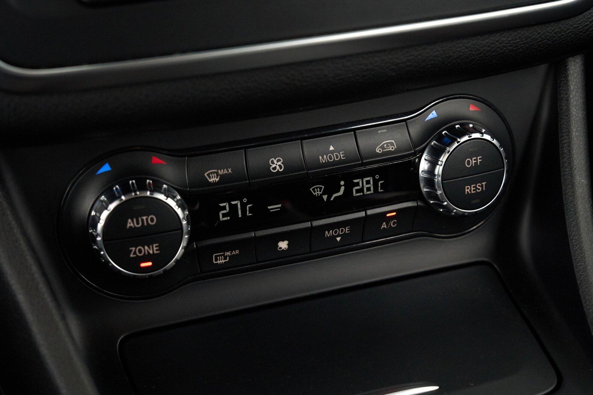 Mercedes-Benz CLA 2014, красный