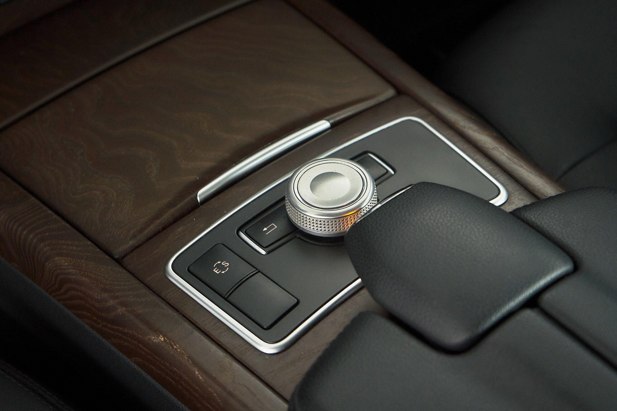 Mercedes-Benz E-Класс 2011, черный