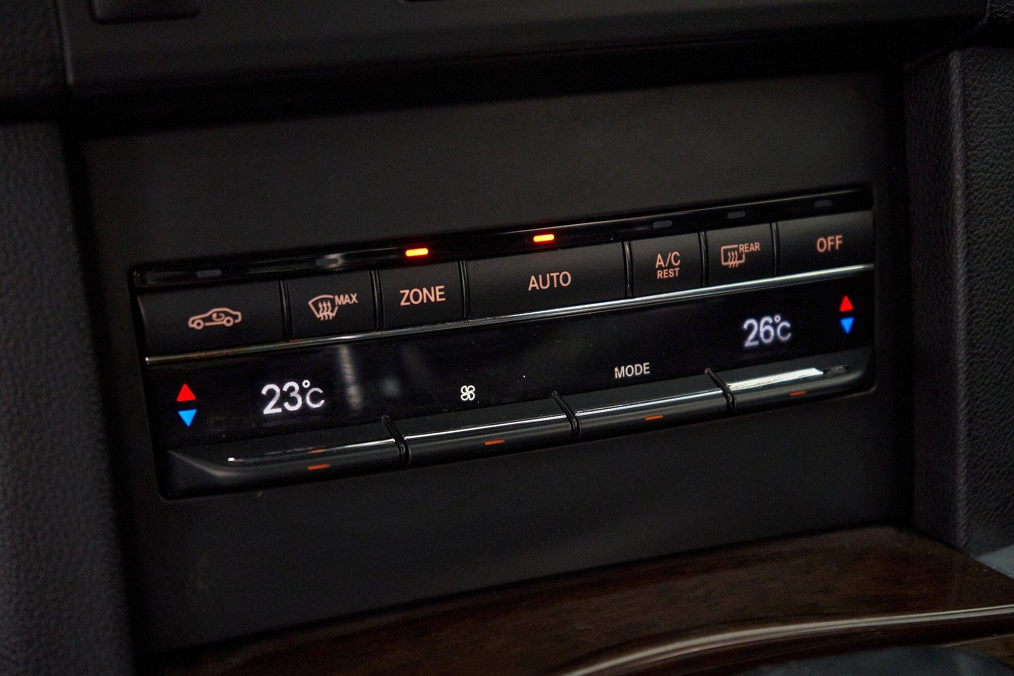 Mercedes-Benz E-Класс 2011, черный