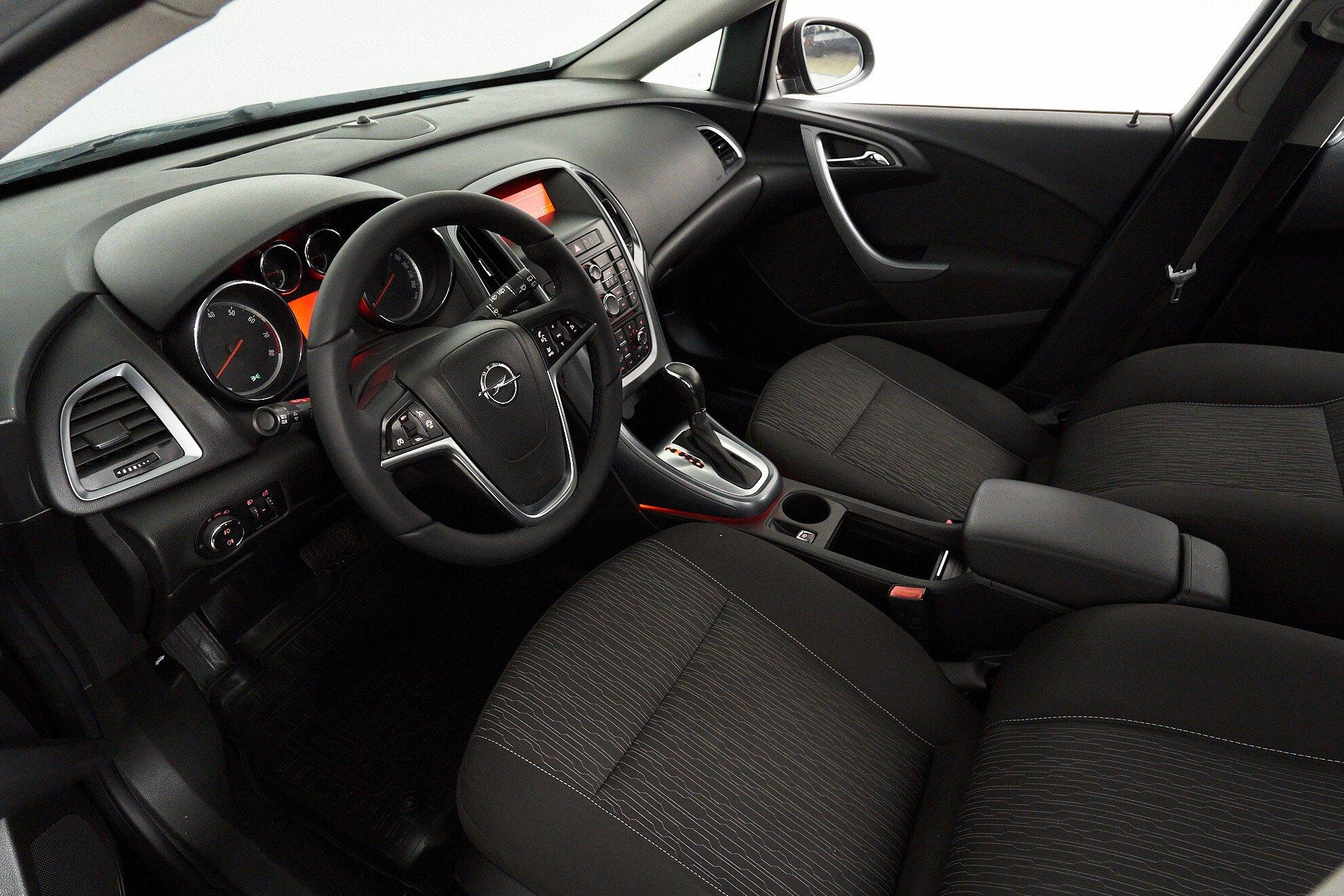 Opel Astra 2013, коричневый