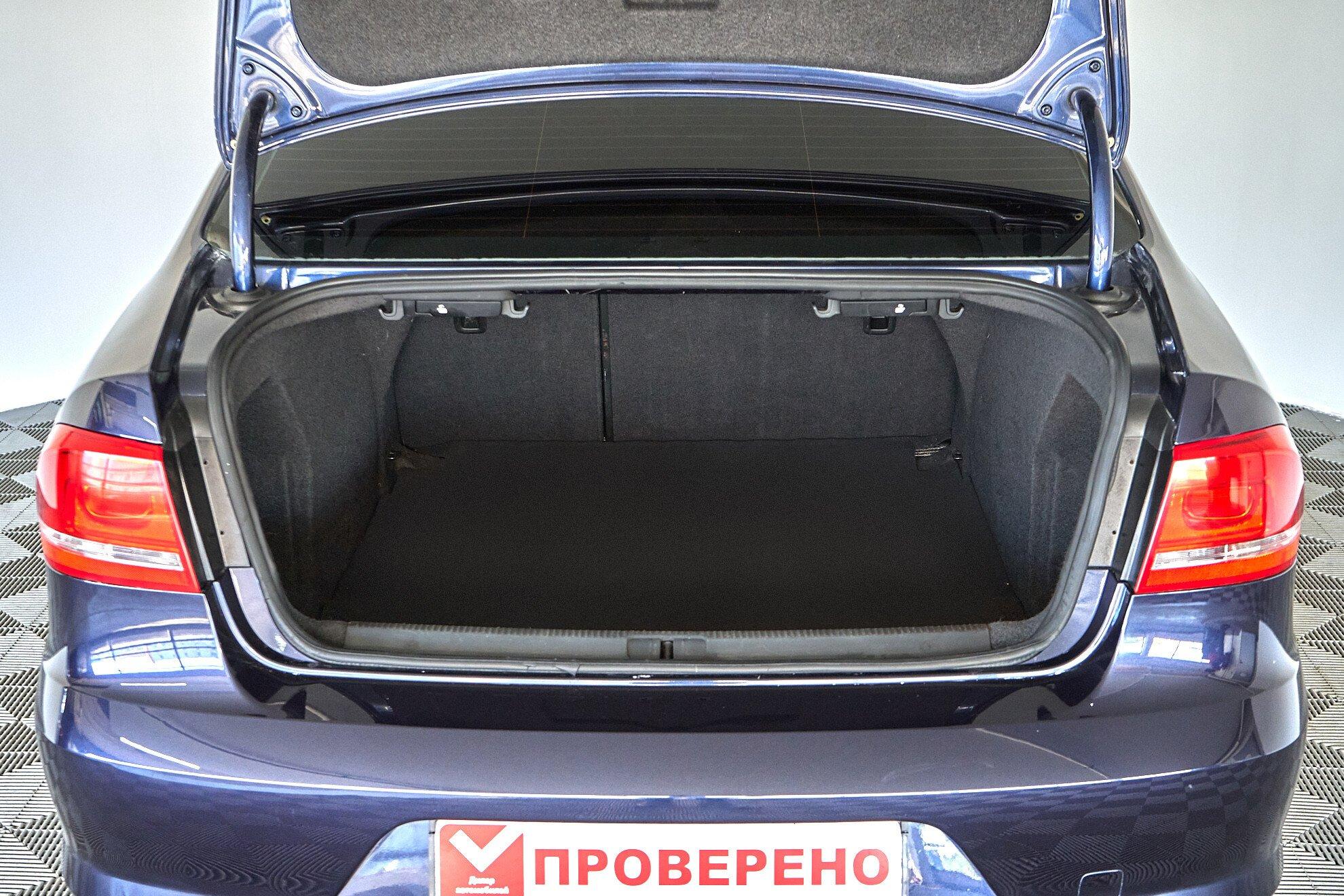 Volkswagen Passat 2012, синий