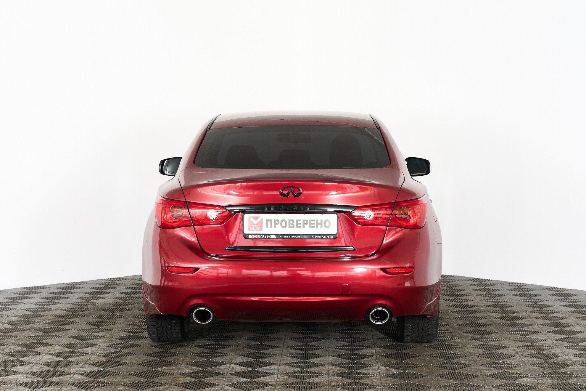 Infiniti Q50 2016, красный