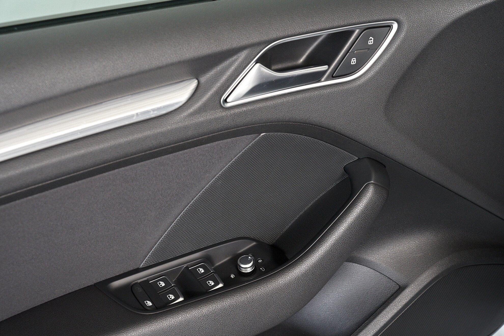 Audi A3 2018, белый