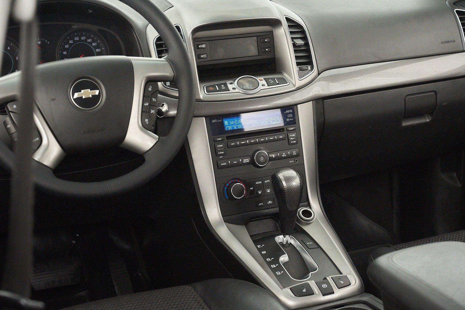 Chevrolet Captiva 2013, серый